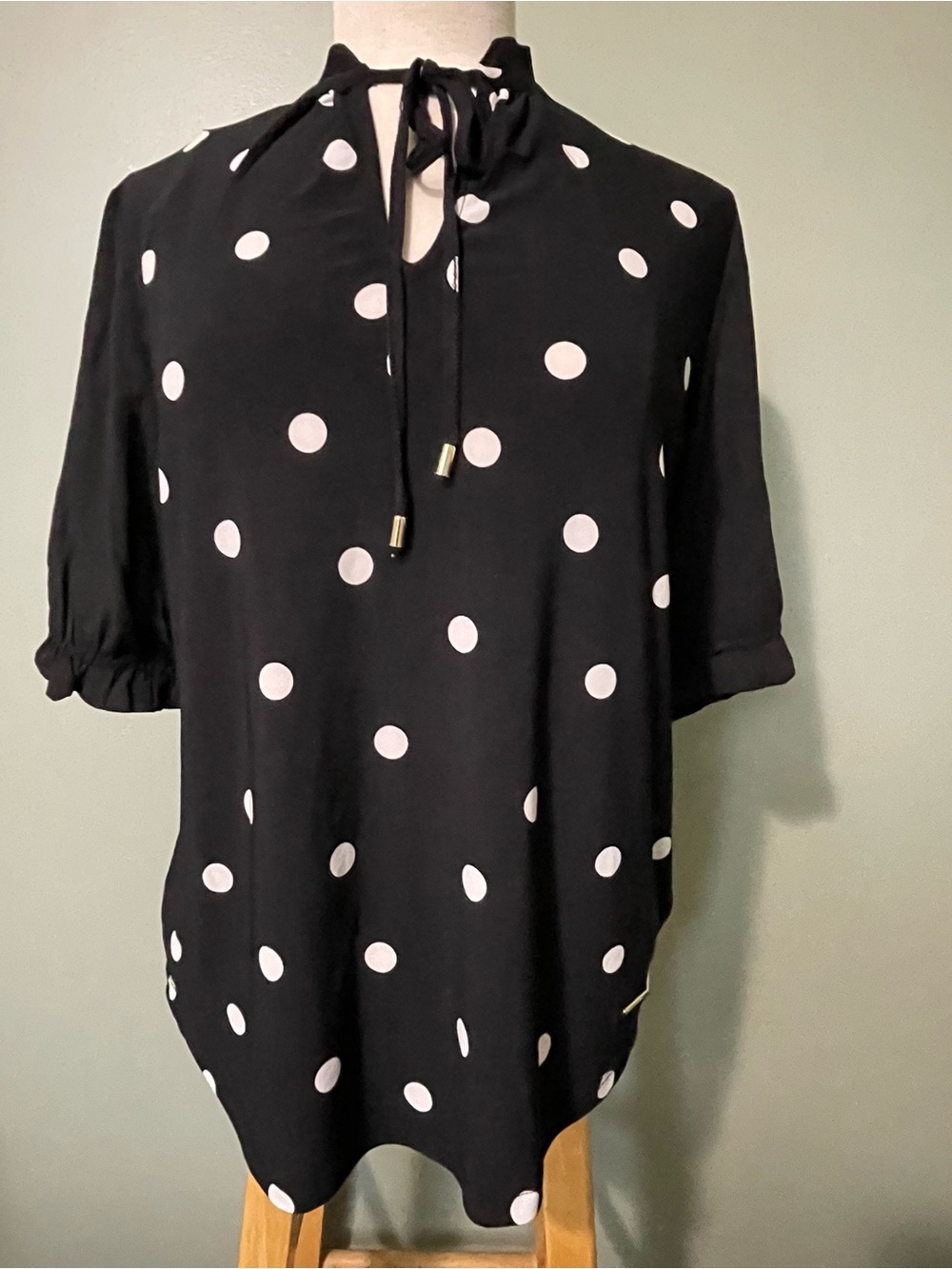 Anne Klein Black Polka Dot Tie-Neck Blouse Puff Sleeve Ruffle Cuff M